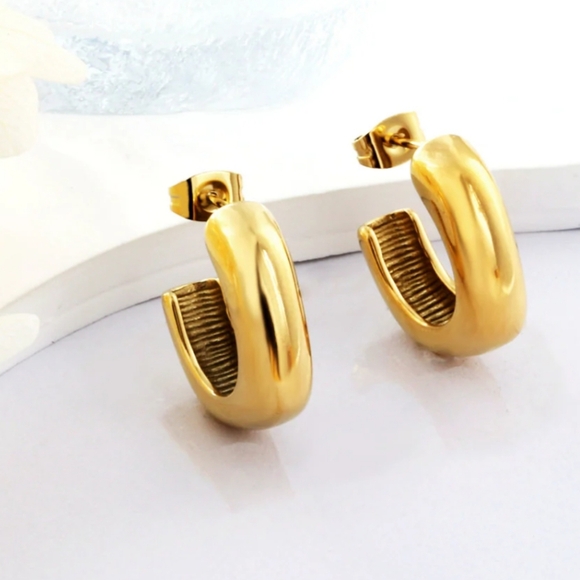 18k plated Gold Hoop Earrings - Picture 3 of 4